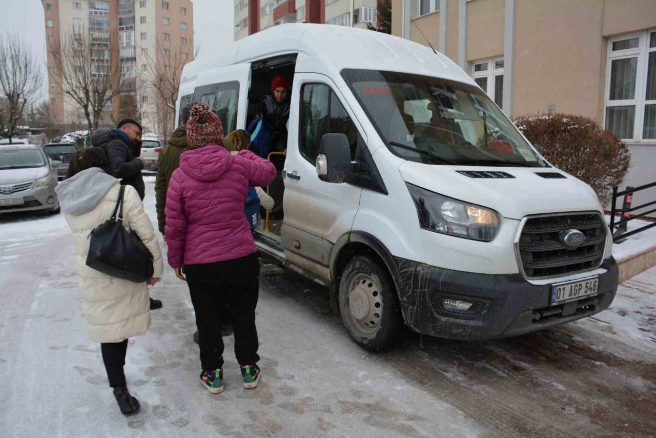 Okullarda görevli aşçılar Milli Eğitim Müdürlüğünce deprem bölgesine sevk edildi