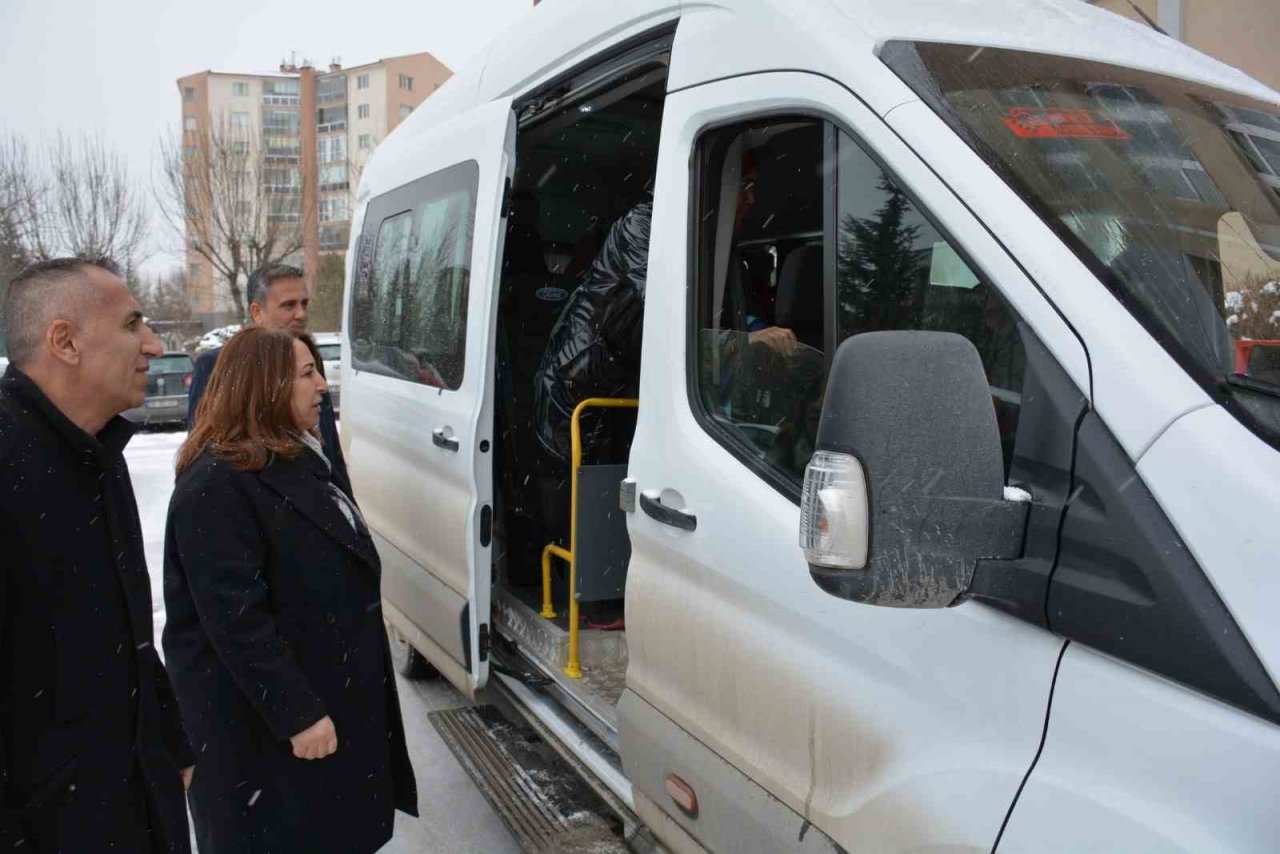Okullarda görevli aşçılar Milli Eğitim Müdürlüğünce deprem bölgesine sevk edildi