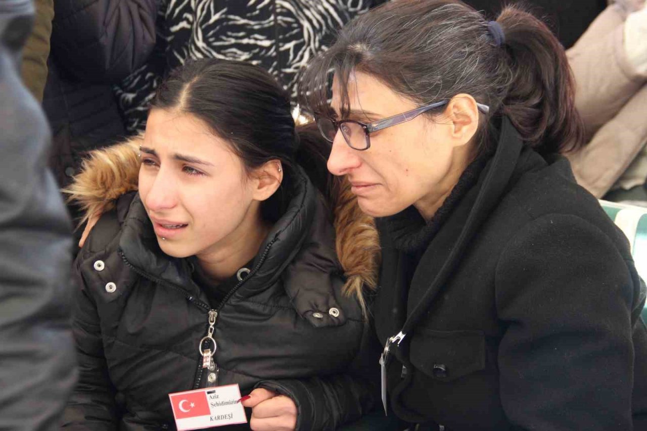 Depremde şehit olan İzmirli asker, son yolculuğuna uğurlandı