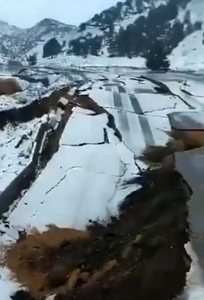 Çöken Adana - Antep otobanından çarpıcı görüntü