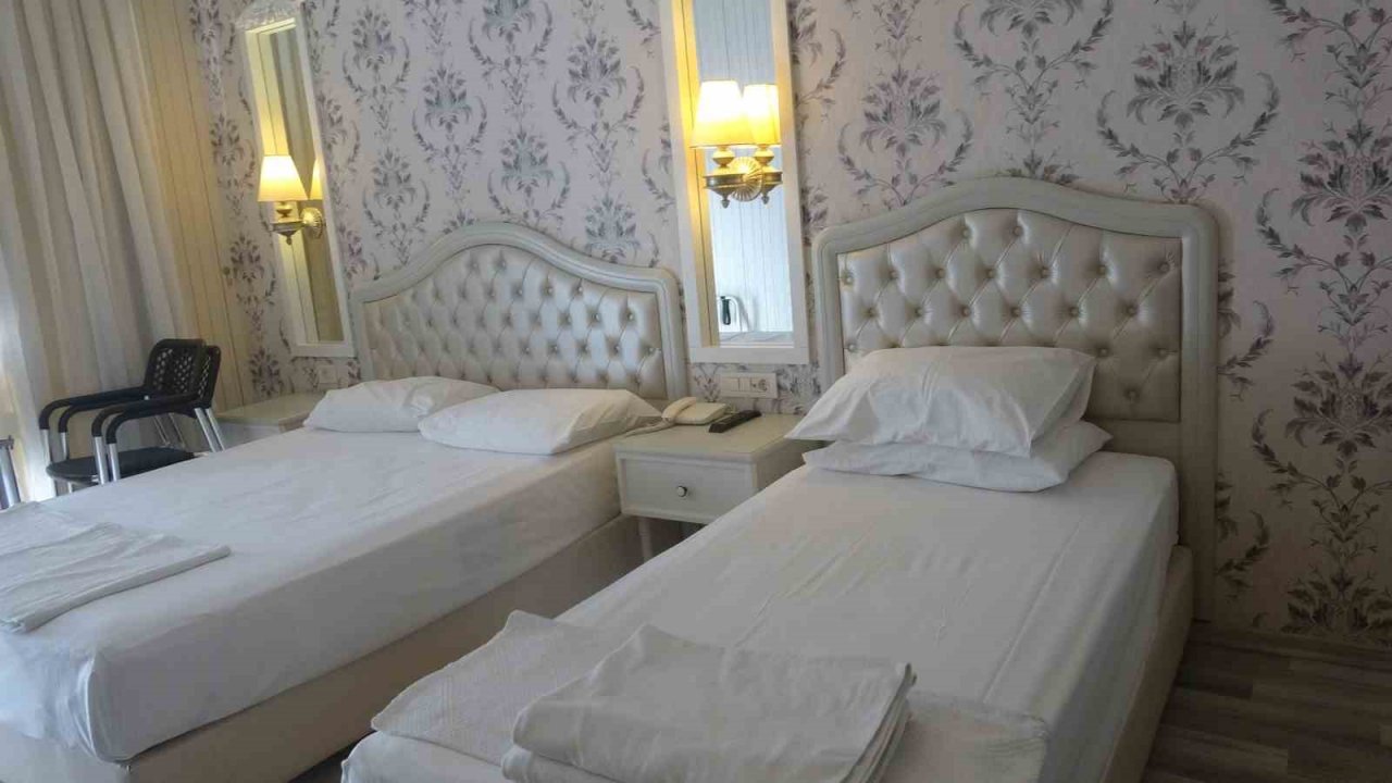 Depremden etkilenen vatandaşlar için Marmaris otelleri kapılarını açtı