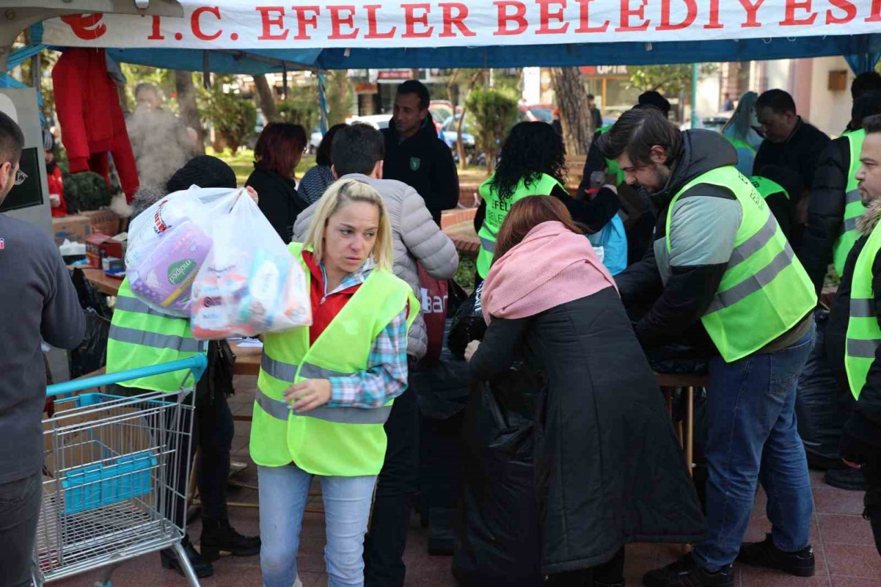 Efeler’in yardım kampanyası yoğun katılımla devam ediyor