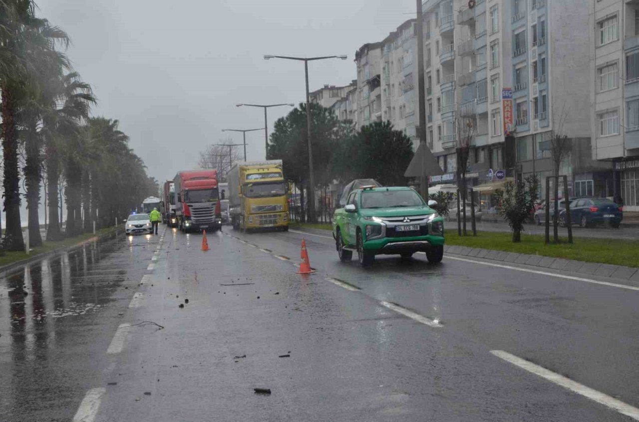 Fatsa’da dev dalgalar karayoluna ulaştı