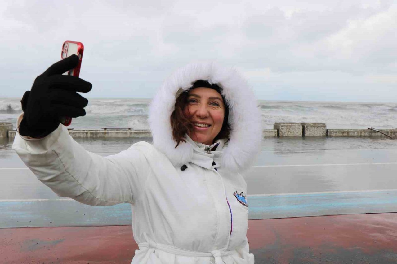 Karadeniz’de dev dalgalar