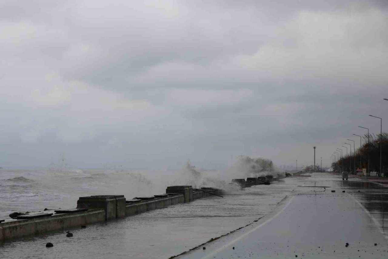 Karadeniz’de dev dalgalar