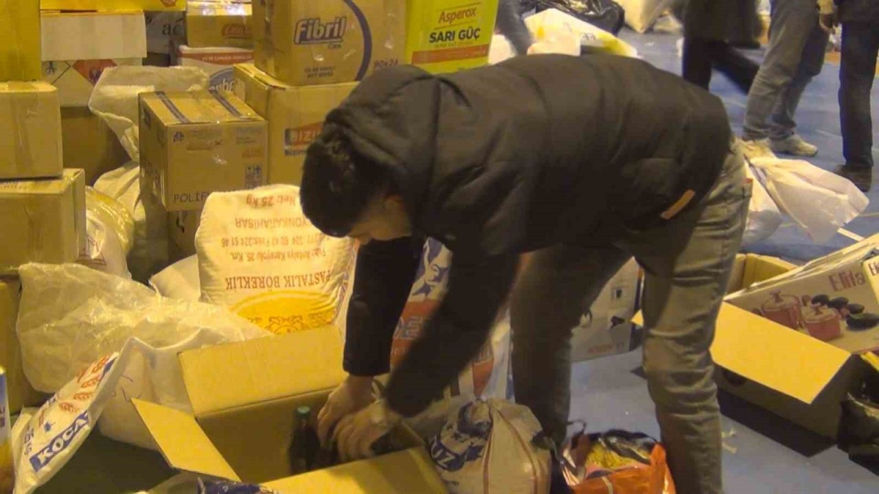 İhsaniye ilçe halkıda depreme kayıtsız kalmadı