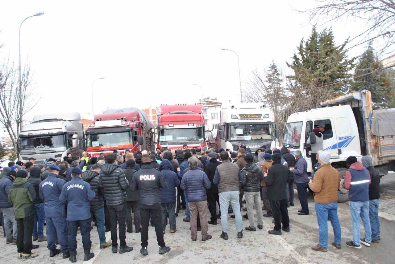 İhsaniye ilçe halkıda depreme kayıtsız kalmadı