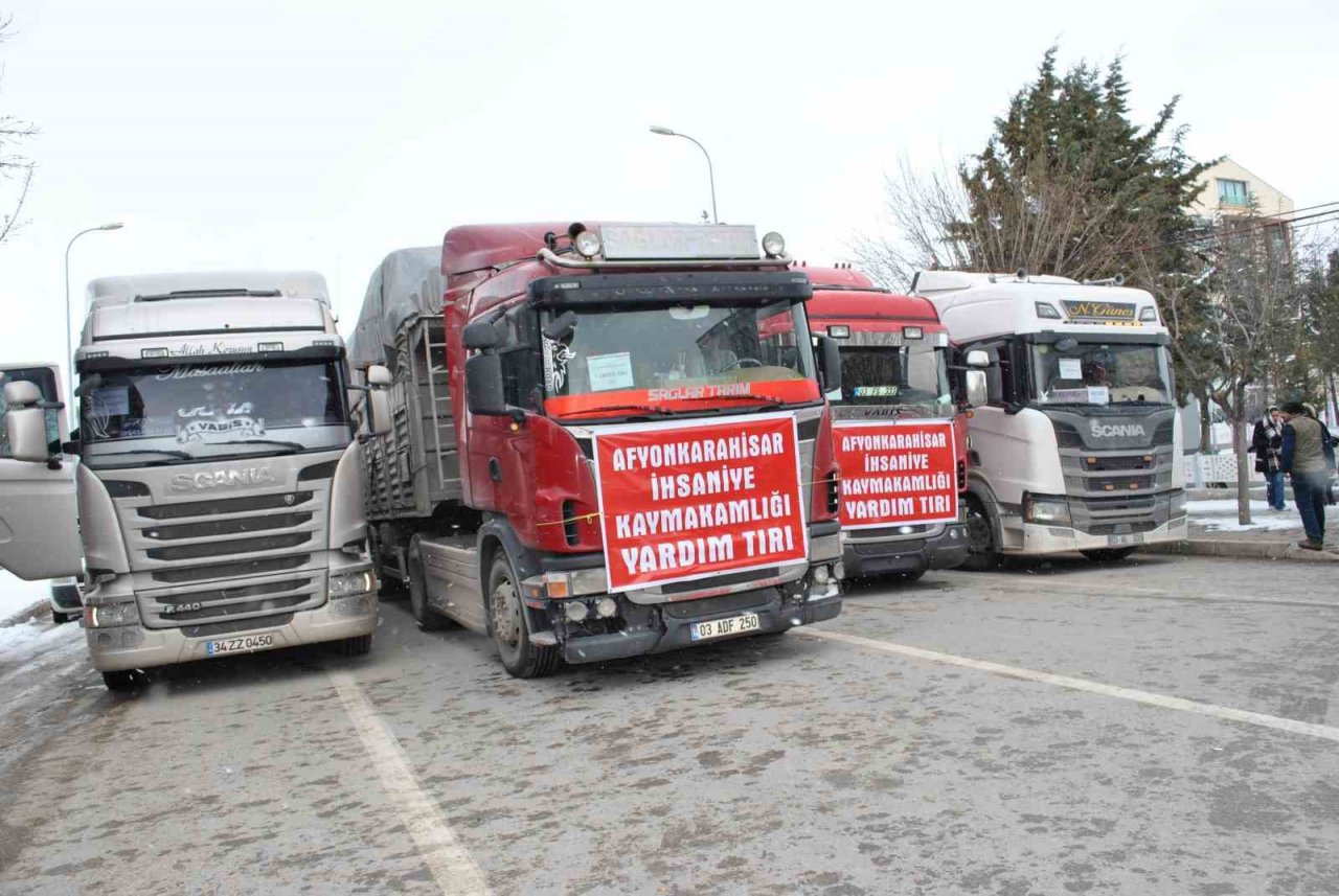 İhsaniye ilçe halkıda depreme kayıtsız kalmadı