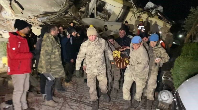 Hatay’da 42 saat sonra enkazdan kurtarılan Fatma teyze: "Hepinizi çok seviyorum"