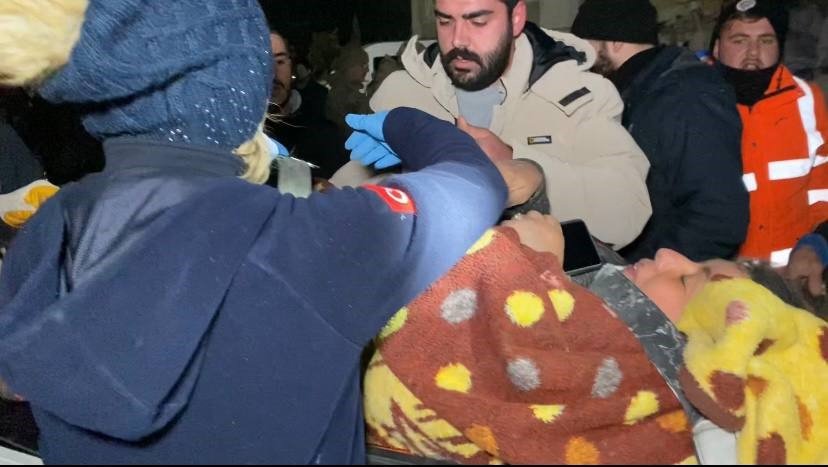 Hatay’da 42 saat sonra enkazdan kurtarılan Fatma teyze: "Hepinizi çok seviyorum"