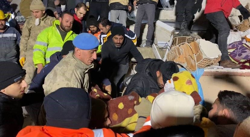 Hatay’da 42 saat sonra enkazdan kurtarılan Fatma teyze: "Hepinizi çok seviyorum"