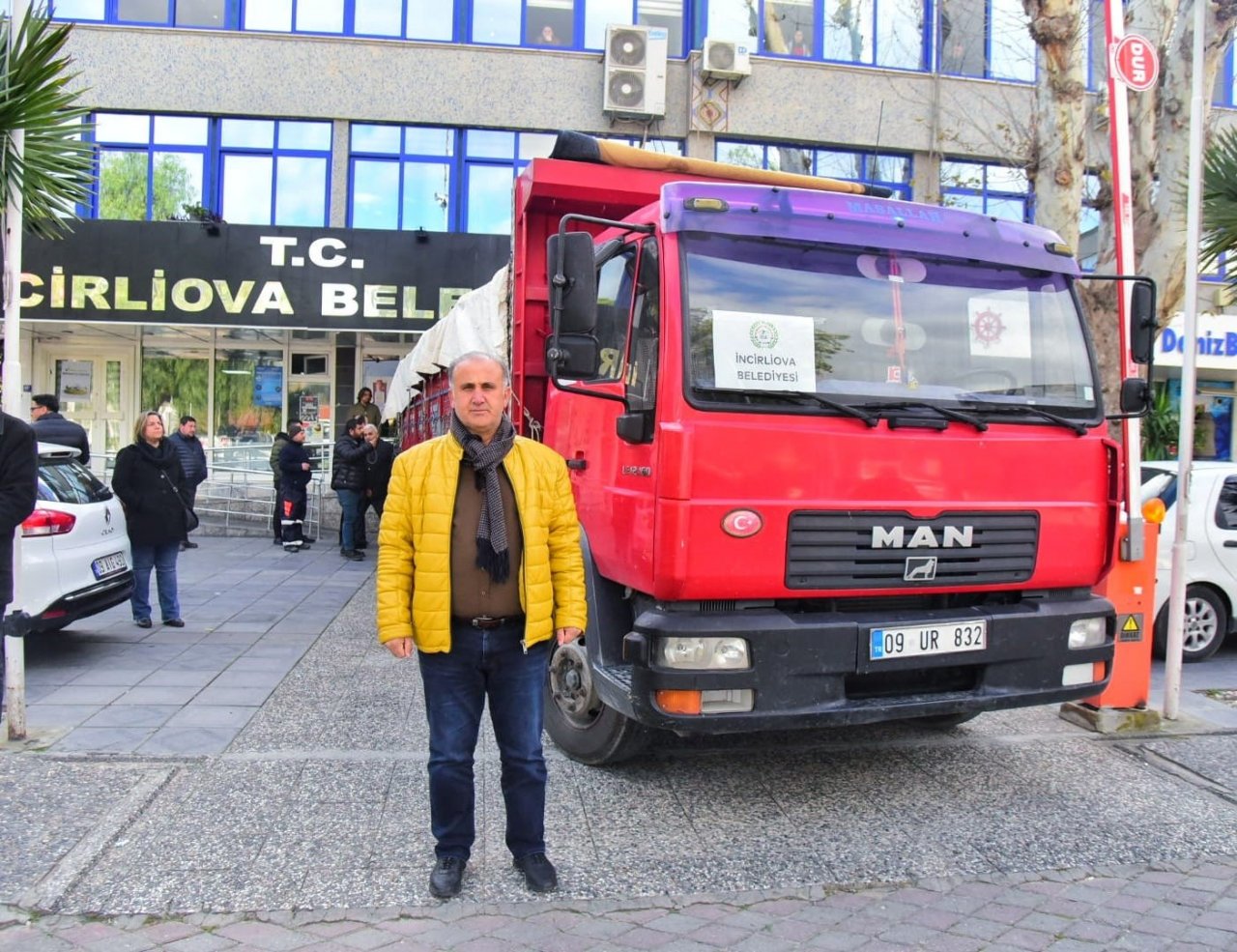 İncirliovalıların yardımları deprem bölgesine gönderildi