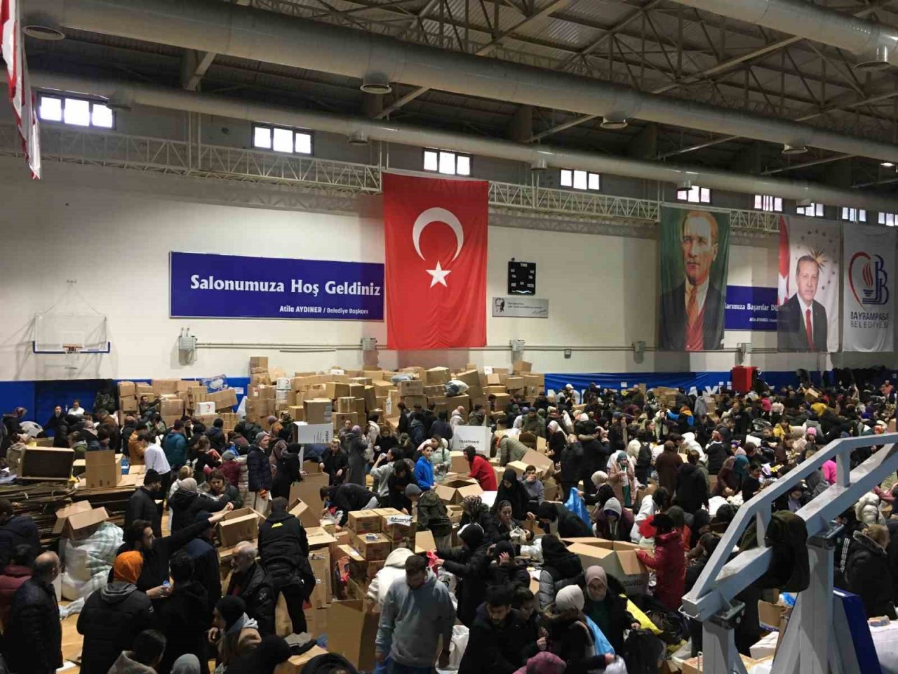 Bayrampaşa depremzedeler için birlik oldu