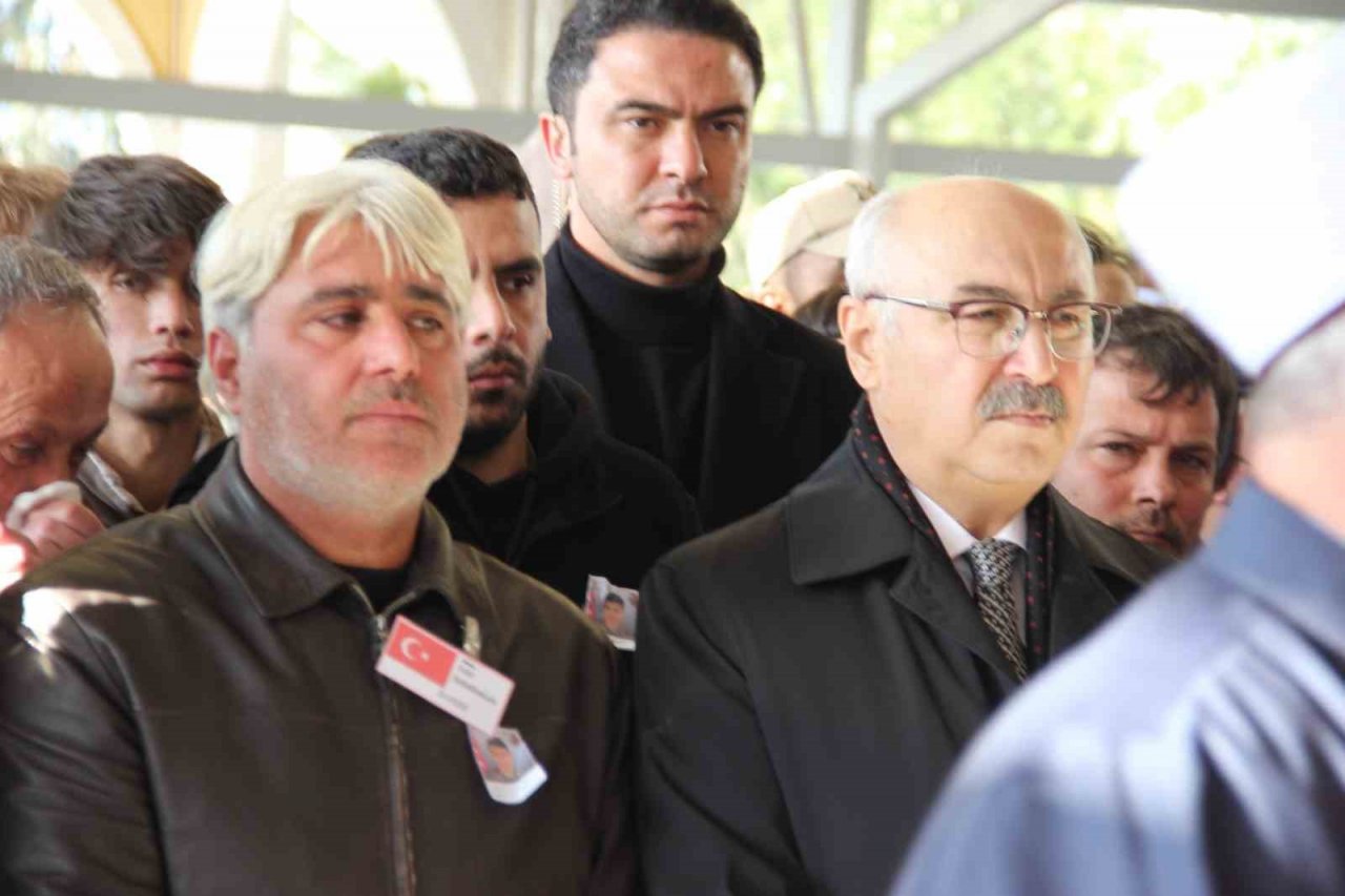 Depremde şehit olan İzmirli asker, son yolculuğuna uğurlandı