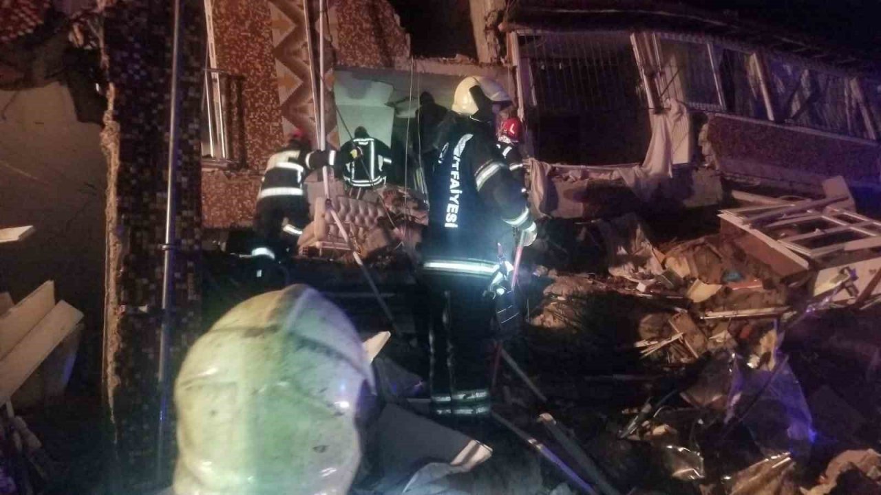 Hatay’da 6 farklı enkazdan 10 kişi göçükten kurtarıldı