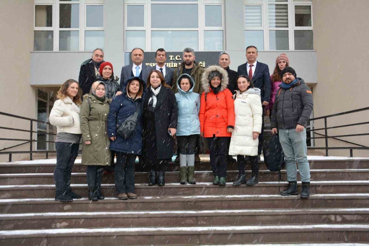 Okullarda görevli aşçılar Milli Eğitim Müdürlüğünce deprem bölgesine sevk edildi