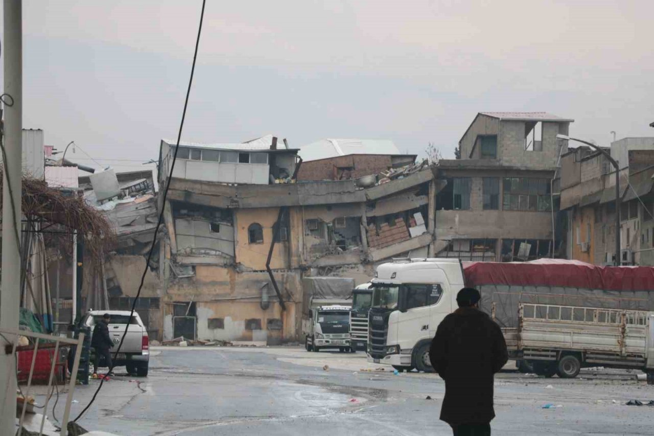Kahramanmaraş toptancılar çarşısı yerle bir oldu