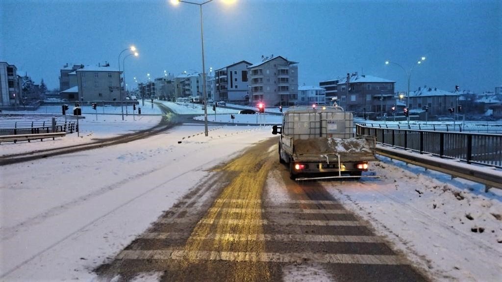 Karaman’da kar temizleme çalışmaları