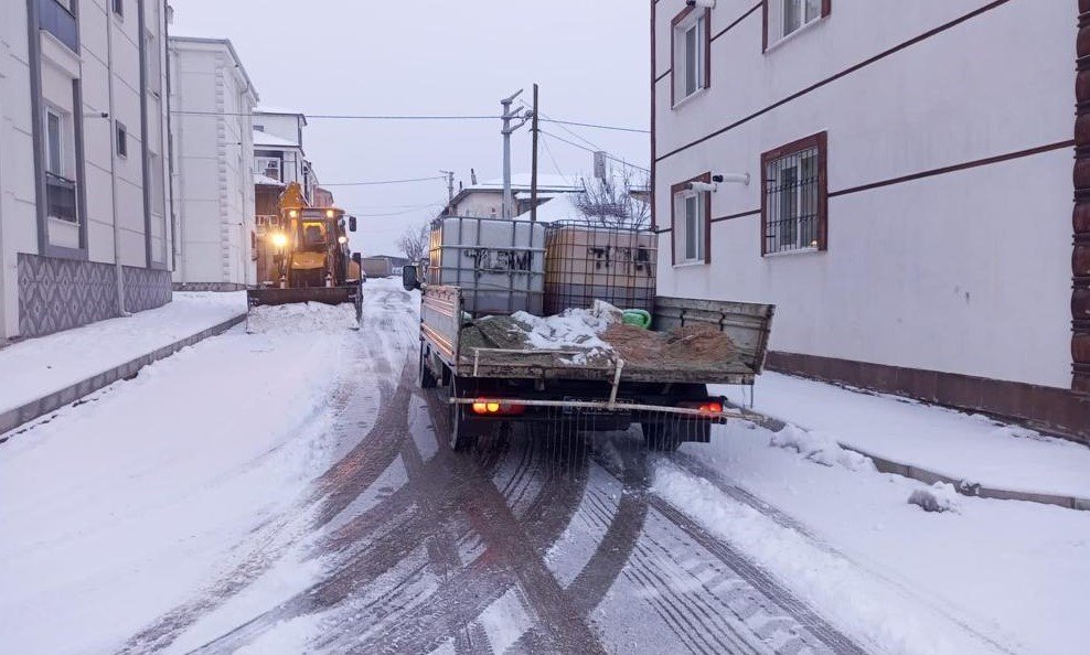 Karaman’da kar temizleme çalışmaları