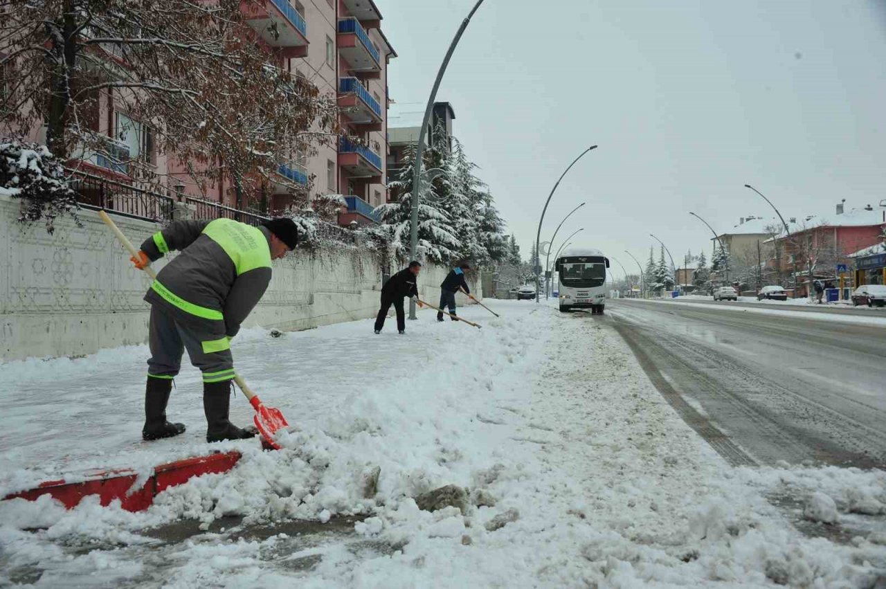 Karaman’da kar temizleme çalışmaları