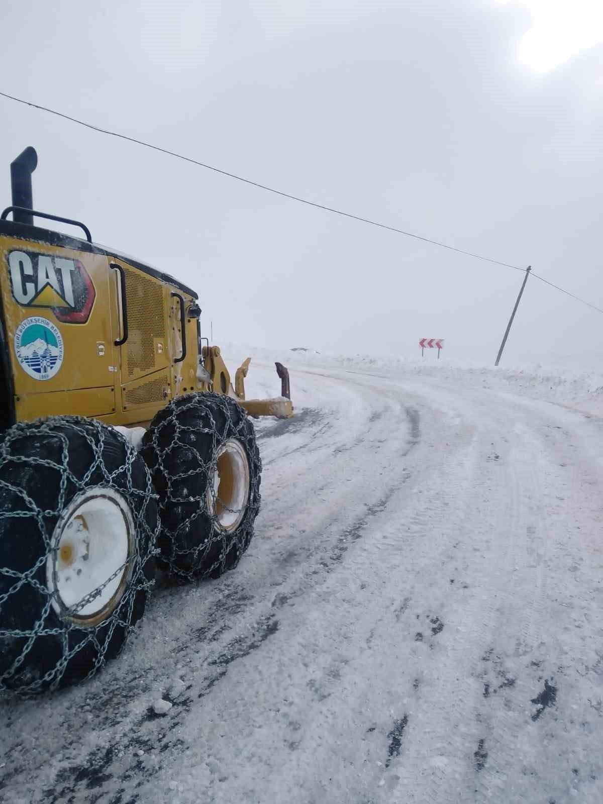 Büyükşehir, 449 mahalle yolunu ulaşıma açtı