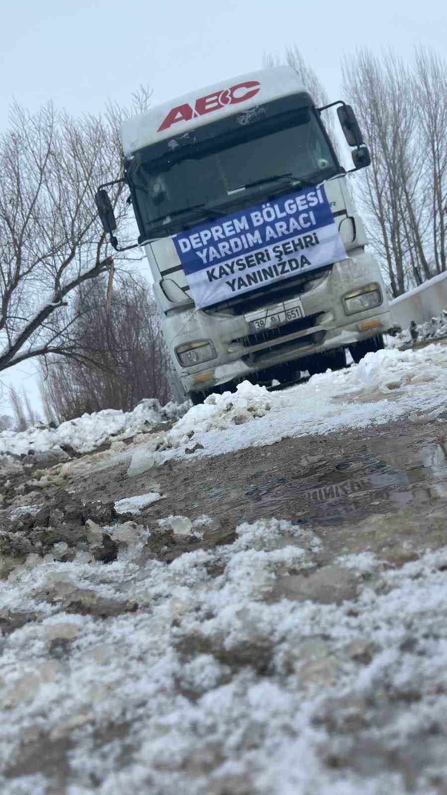 UND Kayseri’den 60 tır yardım malzemesi