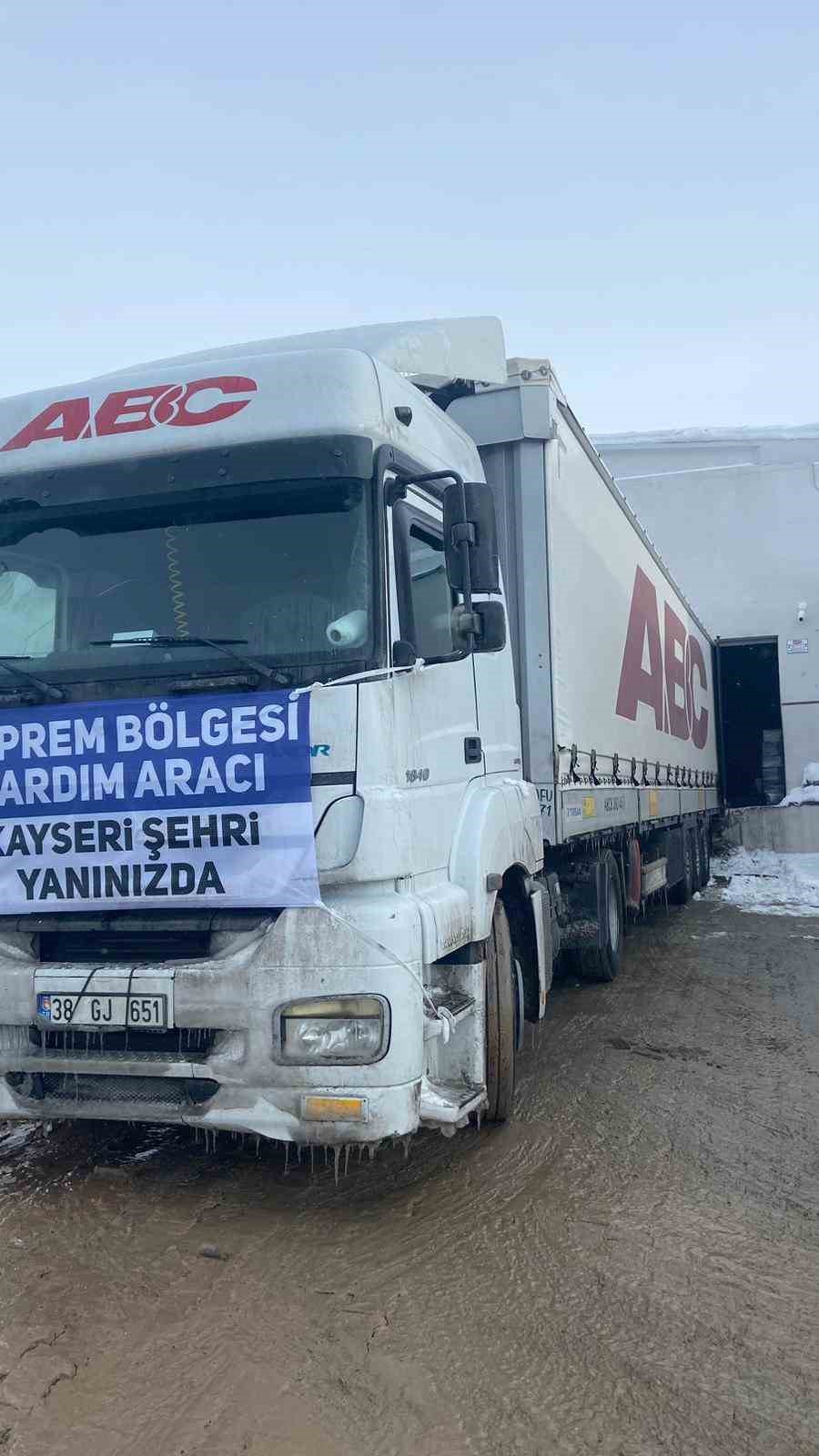 UND Kayseri’den 60 tır yardım malzemesi