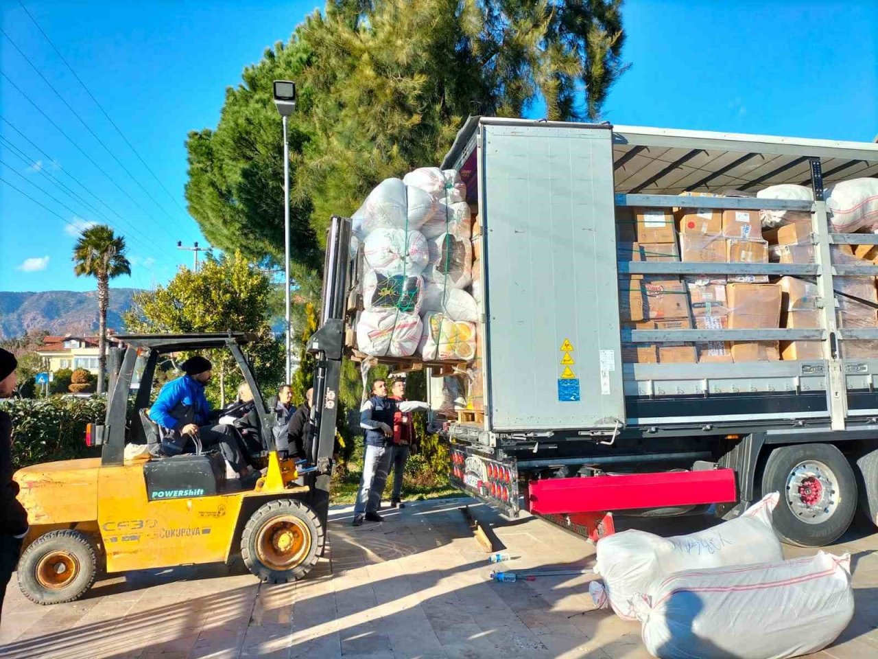 Yardım tırı Köyceğiz’den dualarla yola çıktı
