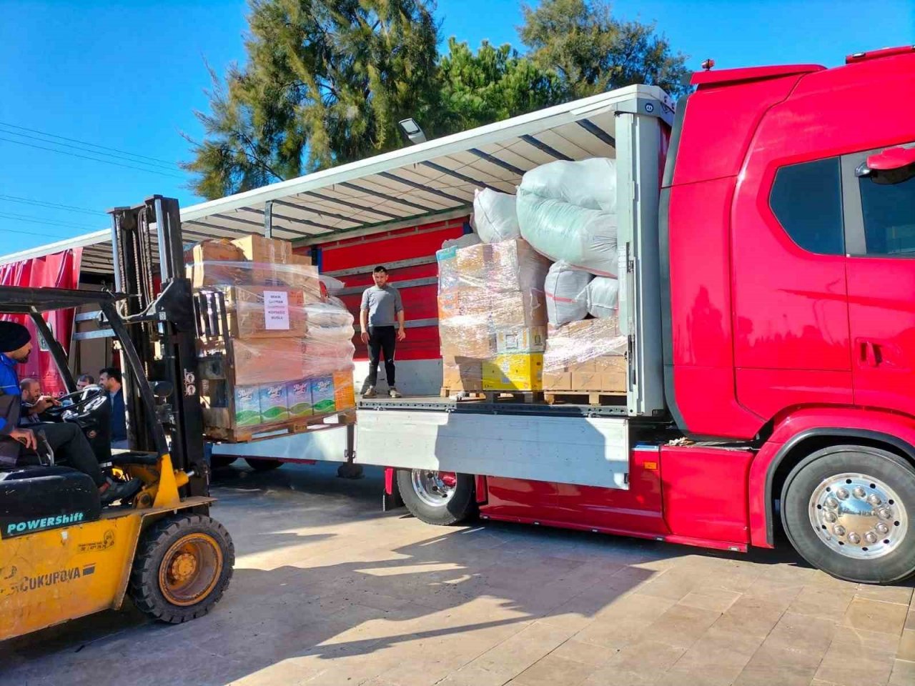 Yardım tırı Köyceğiz’den dualarla yola çıktı