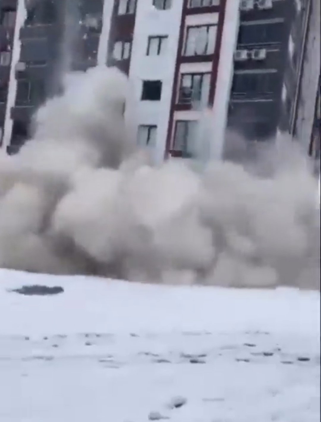 Depreme dayanıklı diye satılmıştı, ilk depremde yıkıldı