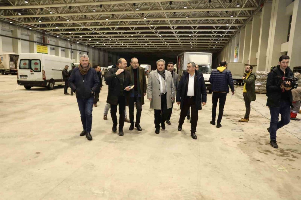 Deprem yardımları için Kayseri 1. OSB Fuar Alanında Yardım Koordinasyon Merkezi kuruldu