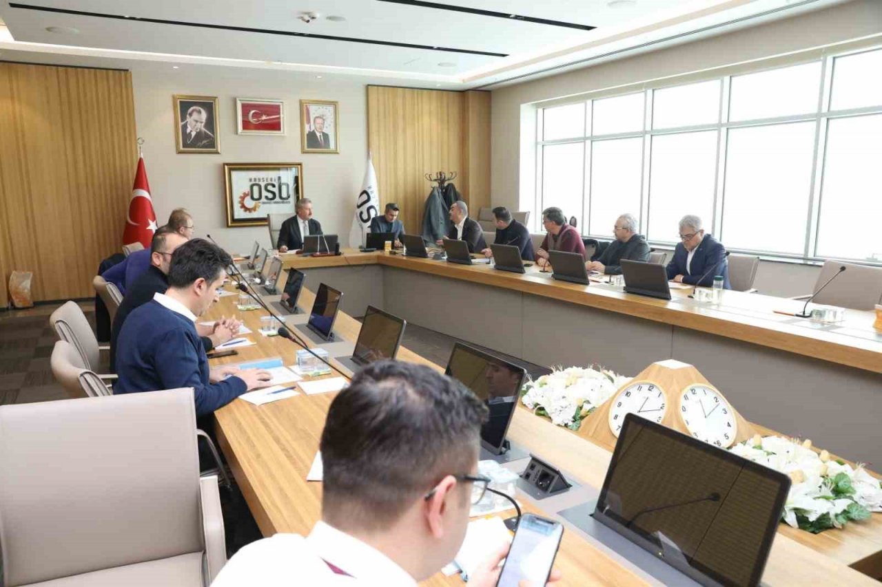 Deprem yardımları için Kayseri 1. OSB Fuar Alanında Yardım Koordinasyon Merkezi kuruldu