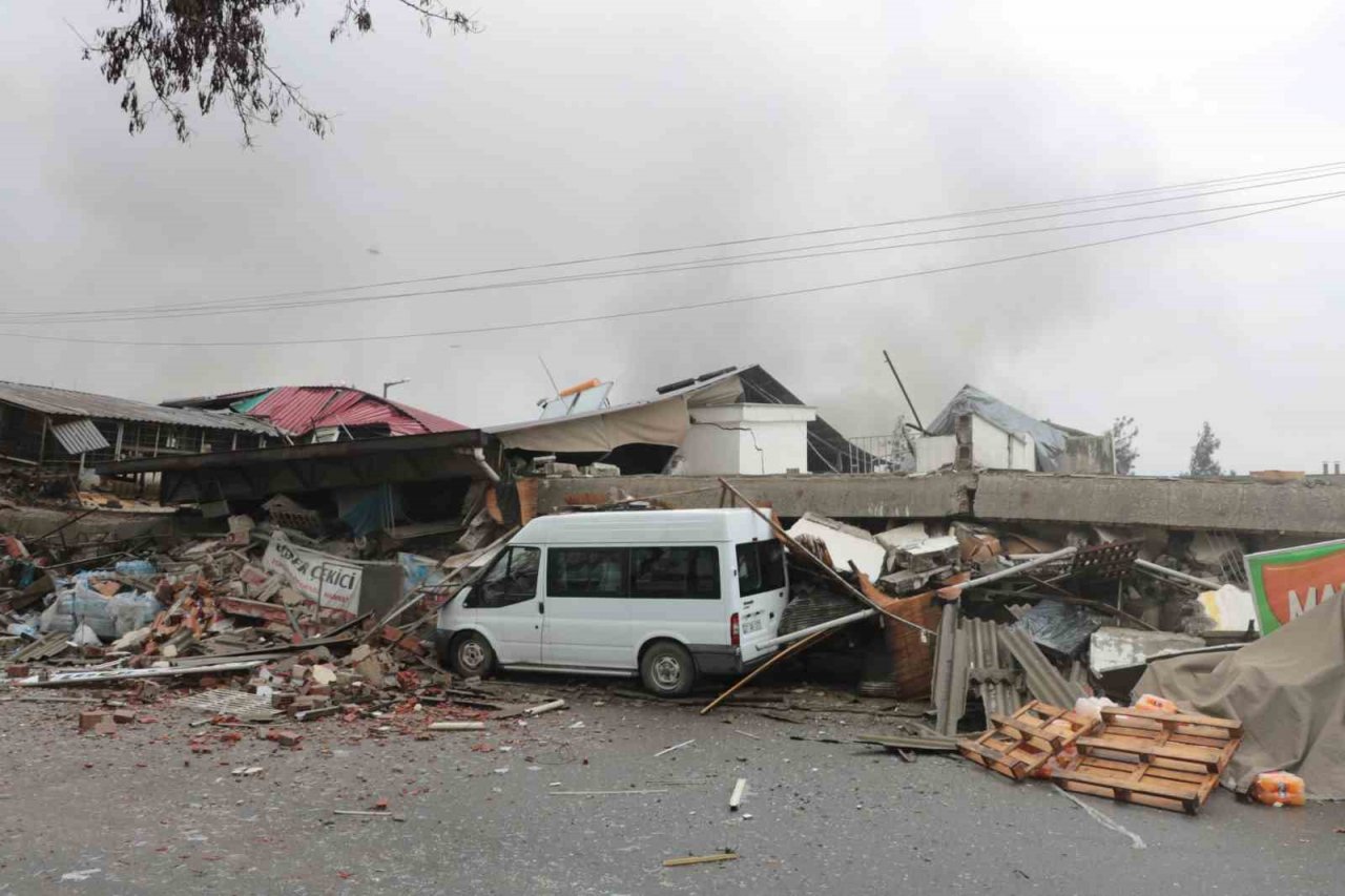 Kahramanmaraş toptancılar çarşısı yerle bir oldu