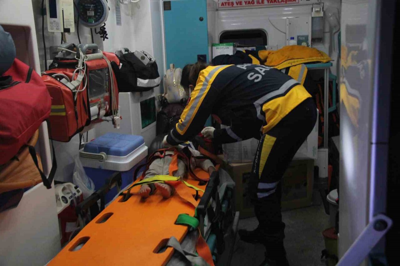 26 saat sonra gelen mutluluk: 2 küçük çocuk enkazdan sağ olarak kurtarıldı