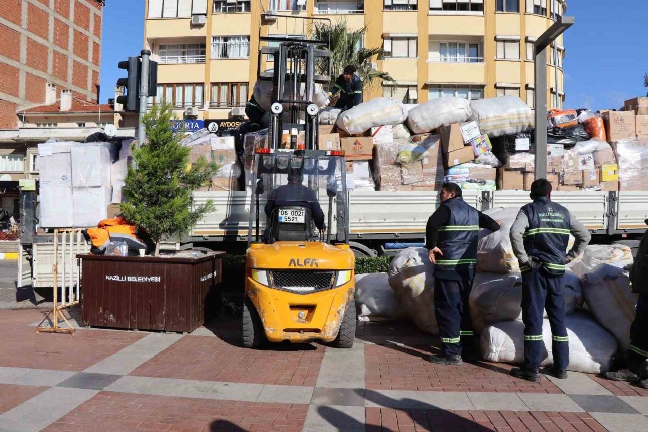 Nazilli 2’nci gün de yardıma devam ediyor