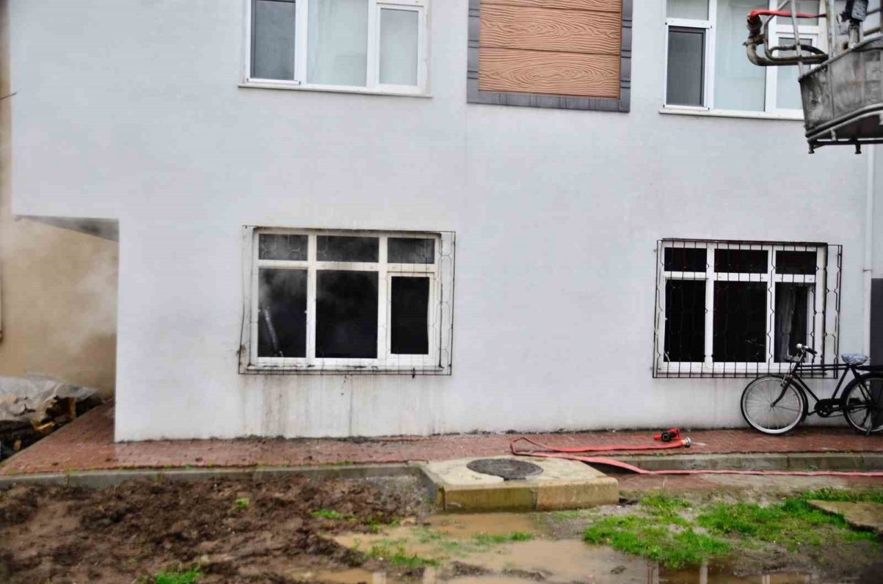 Samsun’da ev yangını: Mahsur kalan 8 kişi kurtarıldı