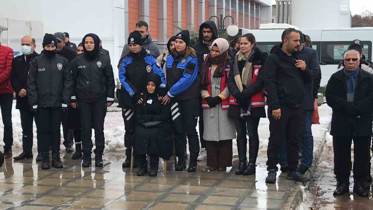 Enkaz altından çıkartılan şehit polisin cenazesi memleketine gönderildi
