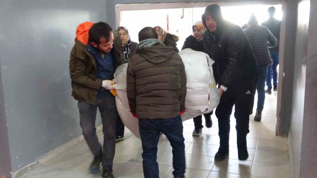 Deprem bölgesine Uşak’tan 213 bin battaniye gönderildi