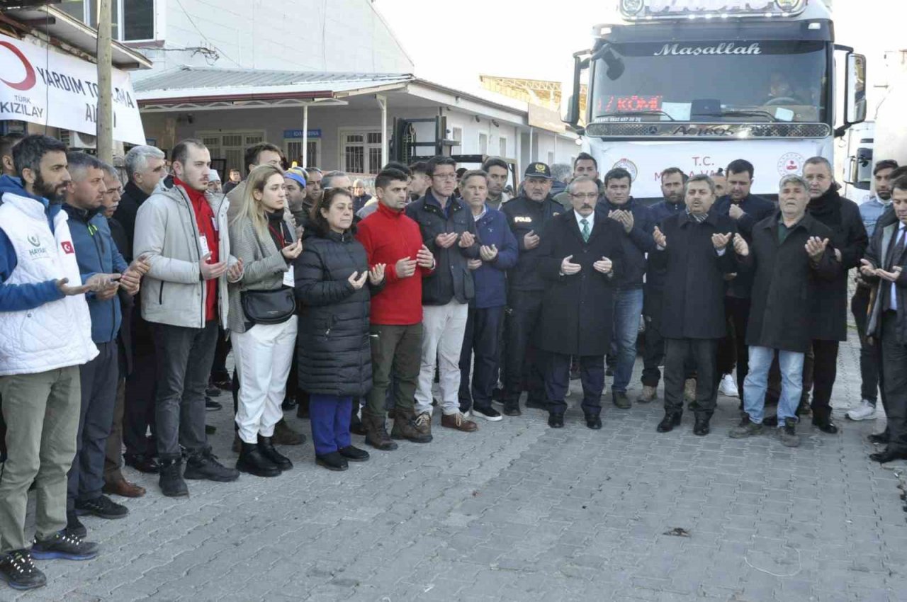 Yardım tırları Fethiye’den dualar eşliğinde gönderildi