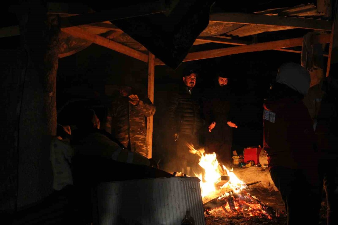 Elbistan’da arama kurtarma çalışmaları devam ediyor