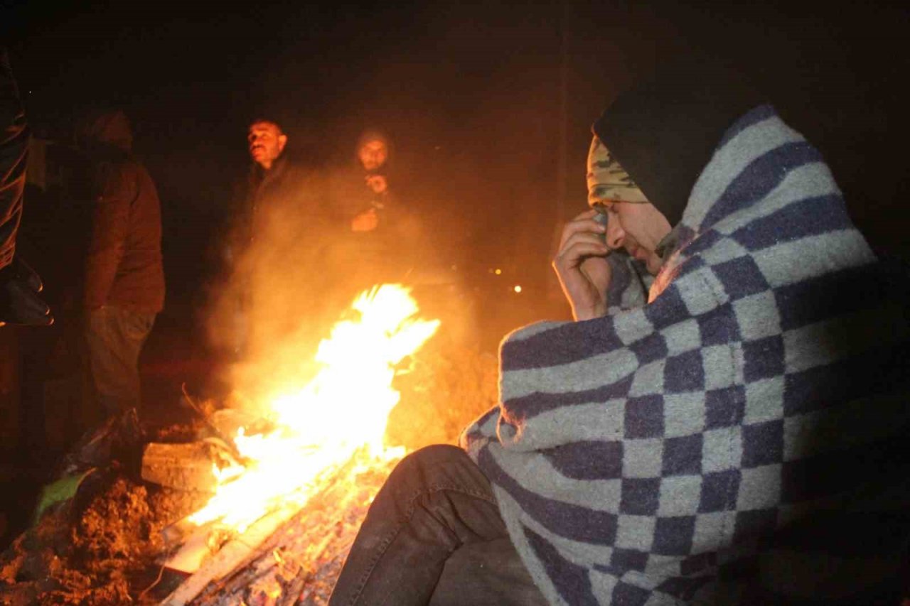 Elbistan depreminden geriye yıkılmış binalar kaldı