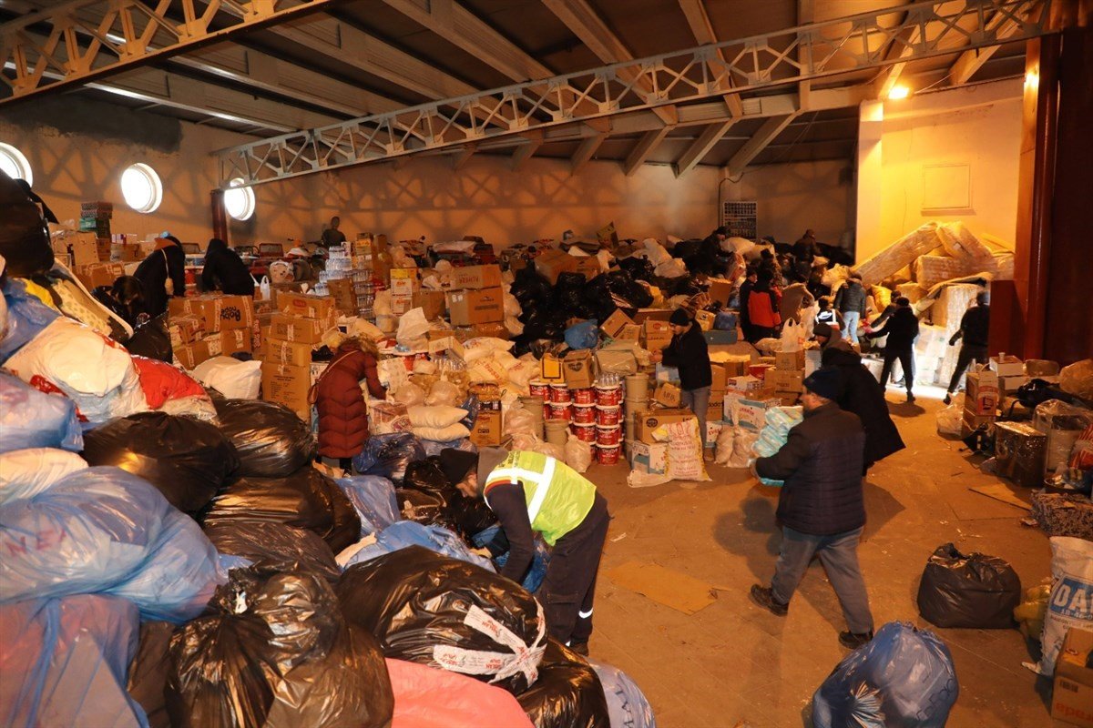 Özel sektörden afet bölgesine önemli iş makinesi ve ekipman desteği