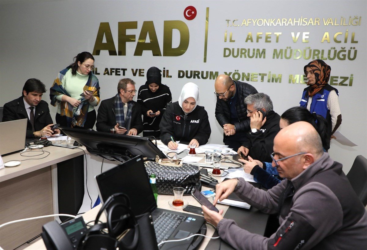 Özel sektörden afet bölgesine önemli iş makinesi ve ekipman desteği