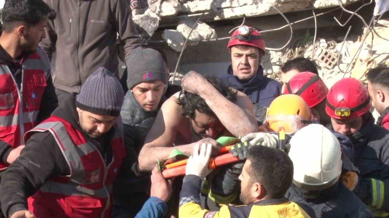 Hatay’da enkazın altındaki baba 53 saat sonra kurtarıldı, 3 çocuğu hayatını kaybetti