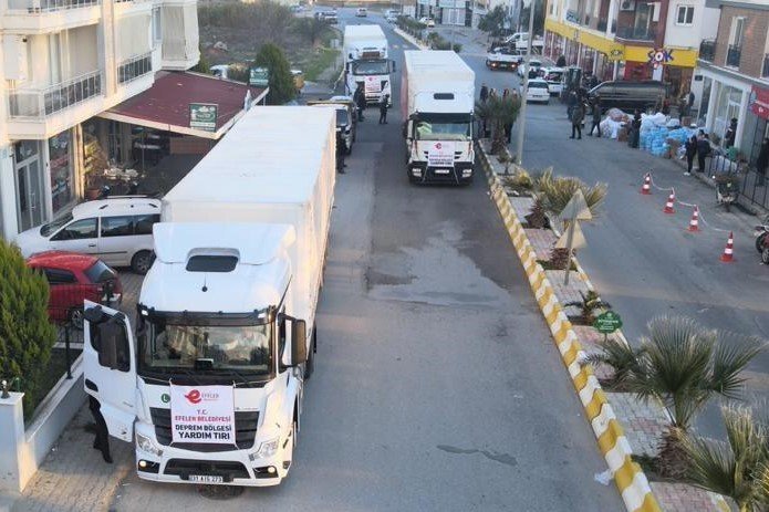 Efeler el ele verdi, 8 tır yardım malzemesi toplandı