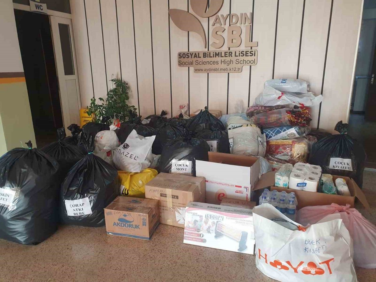 Aydın Sosyal Bilimler Lisesi’nden Kahramanmaraş’a yardım eli