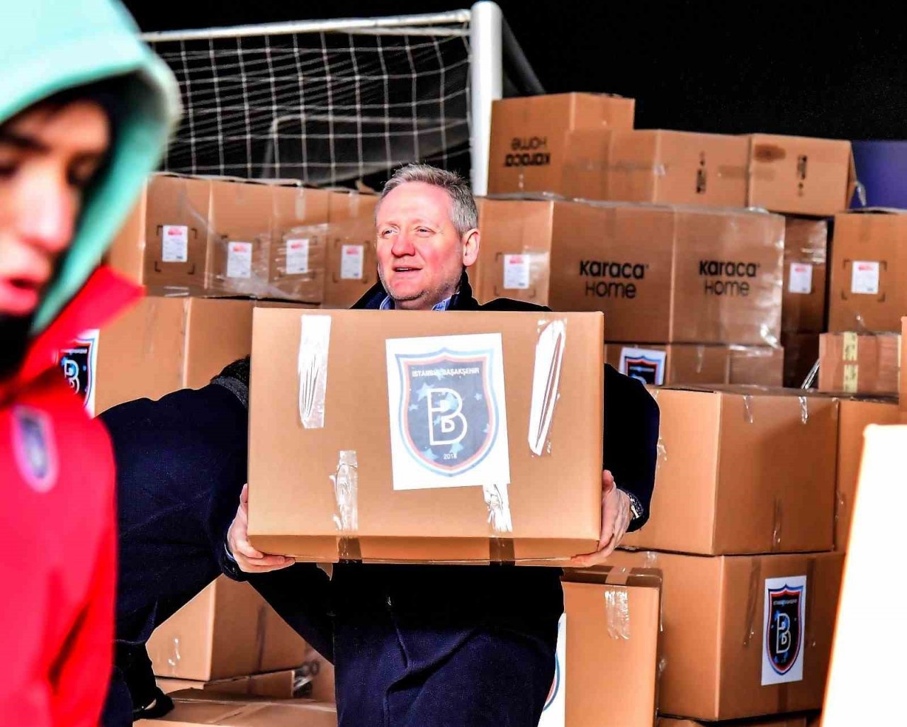 Medipol Başakşehir’den depremzedelere yardım