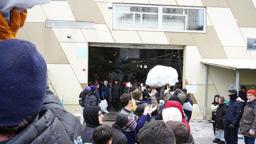 Başakşehir’den 50’nci yardım tırı yola çıktı