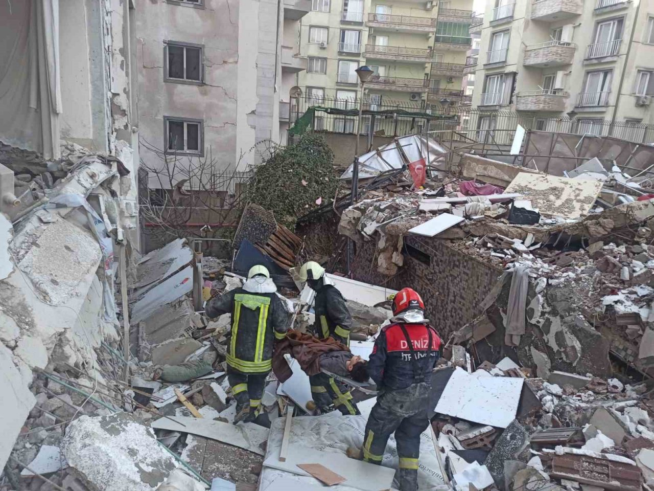 Göçükten saatler sonra çıkan miniğin görüntüsü sevinç oluşturdu