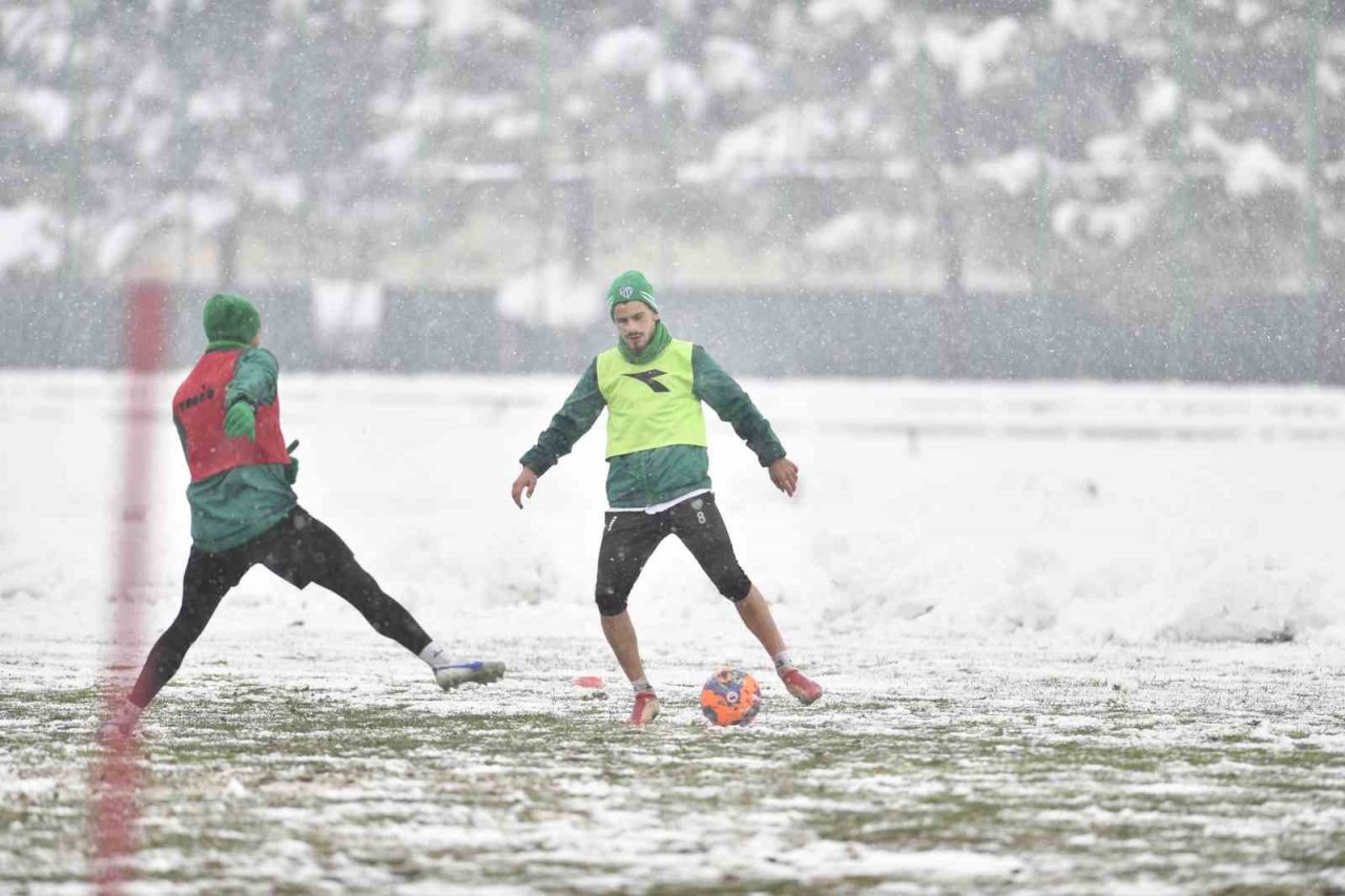 Bursasporlu futbolcuların aklı deprem bölgesinde